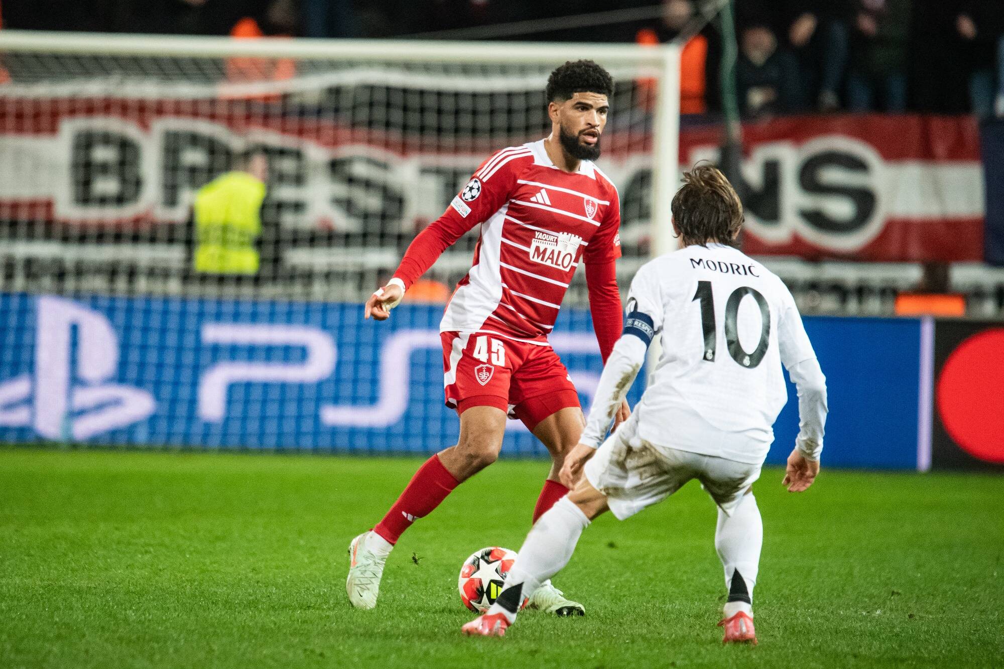 Le milieu de terrain Mahdi Camara finalement vers Rennes plutôt que vers l'OGC Nice?