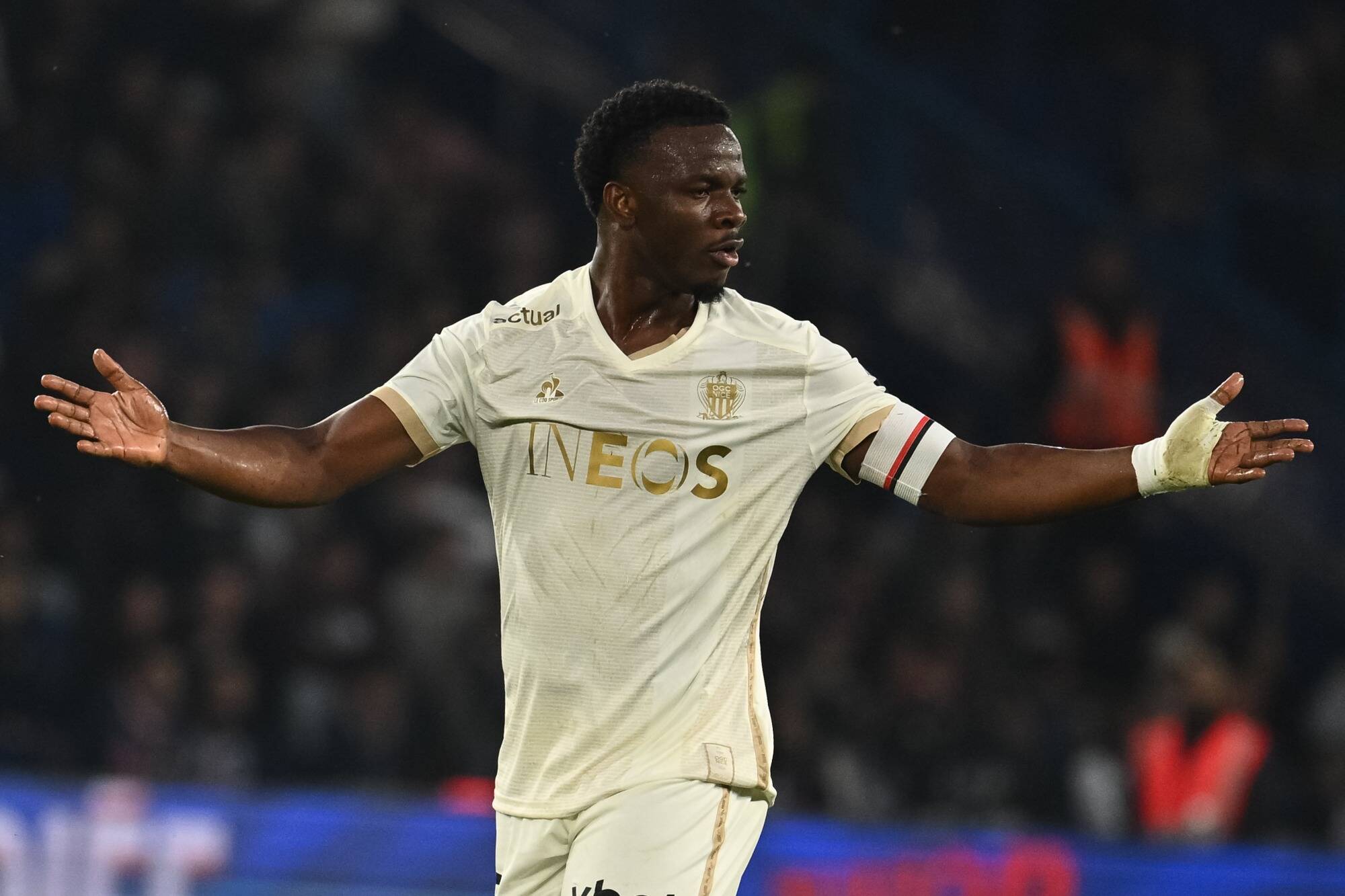 Le milieu de l'OGC Nice Youssouf Ndayishimiye victime à son tour d'une blessure aux croisés