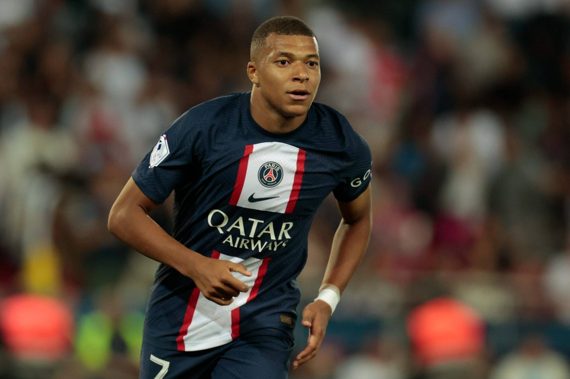 Kylian Mbappé jouera bien au PSG la saison prochaine mais affirme n'avoir jamais discuté d'une prolongation avec le club