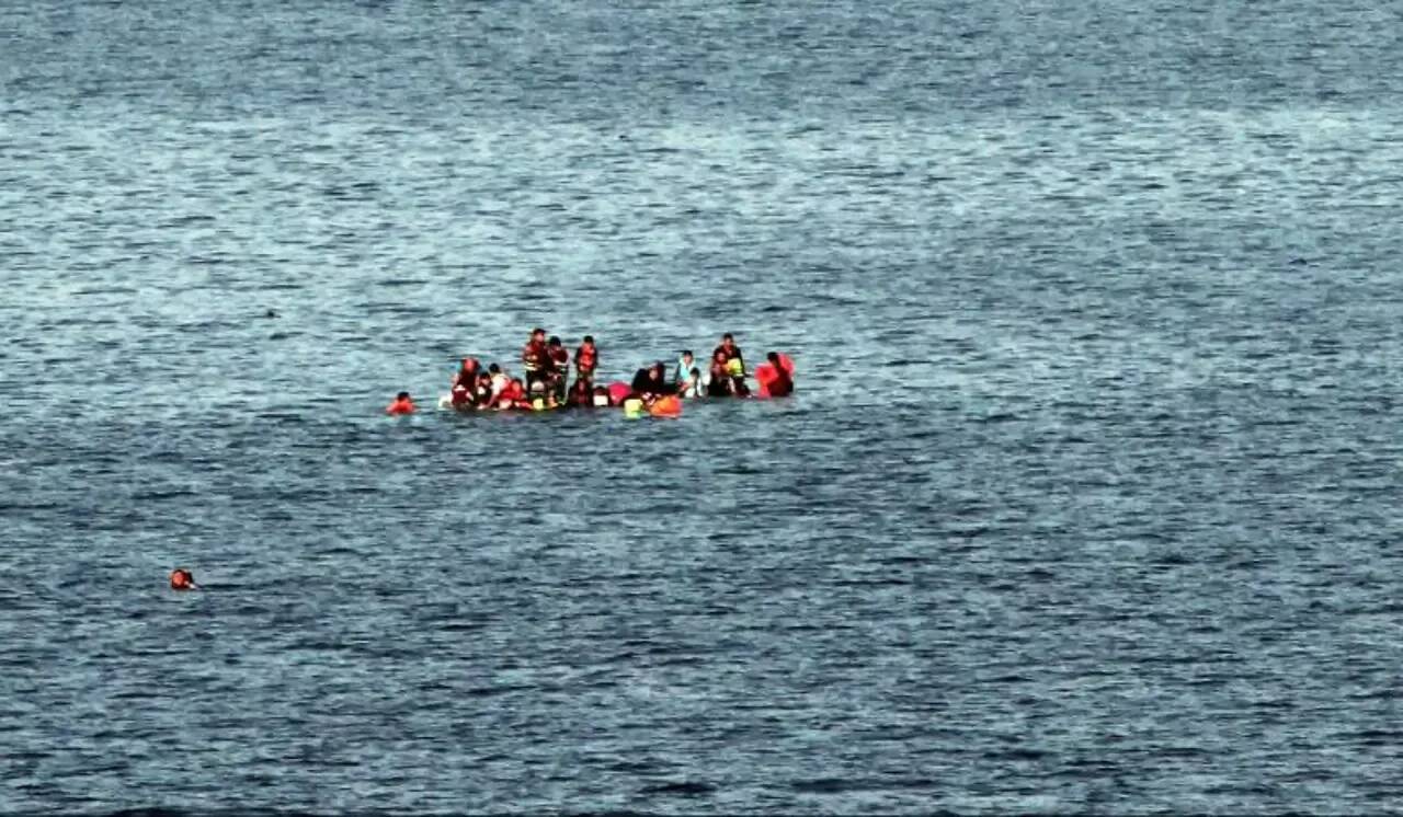 Un mort et cinq personnes dans un "état grave": naufrage d'un bateau de migrants dans la Manche, opération de sauvetage en cours