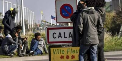 Migrants: un gendarme reçoit un coup de couteau à Calais alors qu'il essayait de crever un bateau