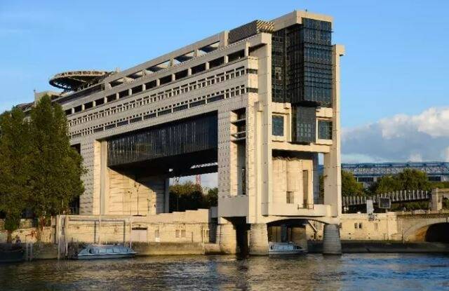 "En avoir pour mes impôts": et vous, comment aimeriez-vous que vos impôts soient dépensés?