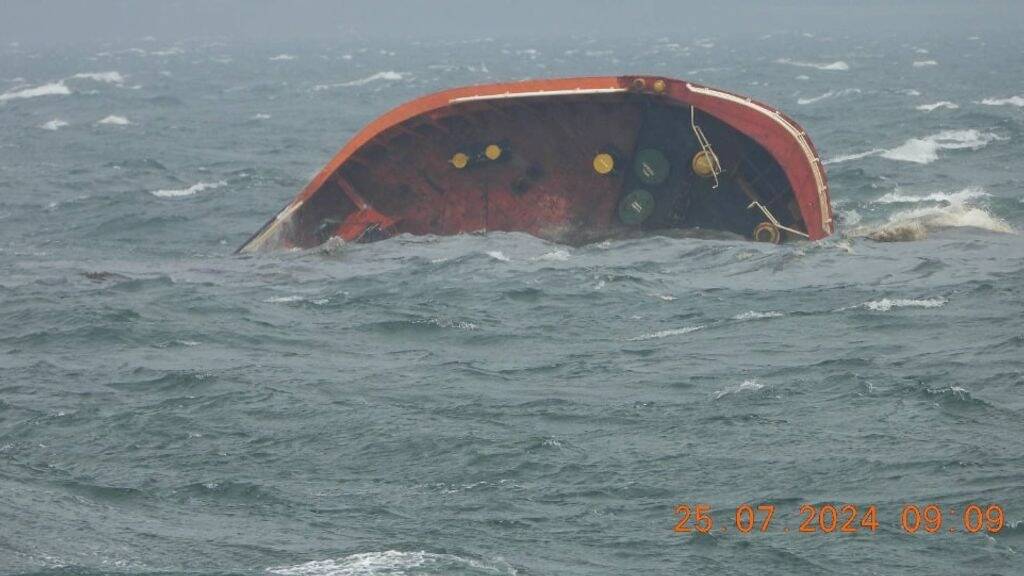 Naufrage d'un pétrolier au large des Philippines, une course contre la montre lancée pour éviter une marée noire