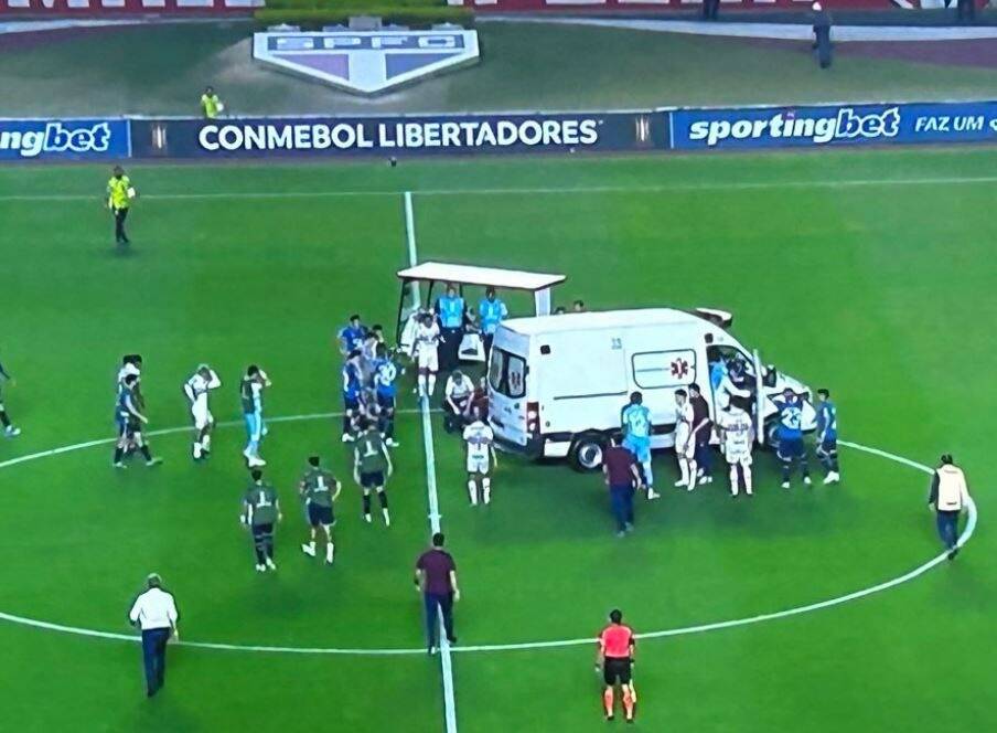 Football: un défenseur urugayen dans un état "stable" après s'être effondré lors d'un match