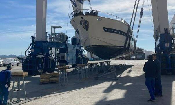 "Il y a une course au gigantisme pour les yachts": dans les chantiers navals de la Côte d'Azur, l'activité tourne à plein