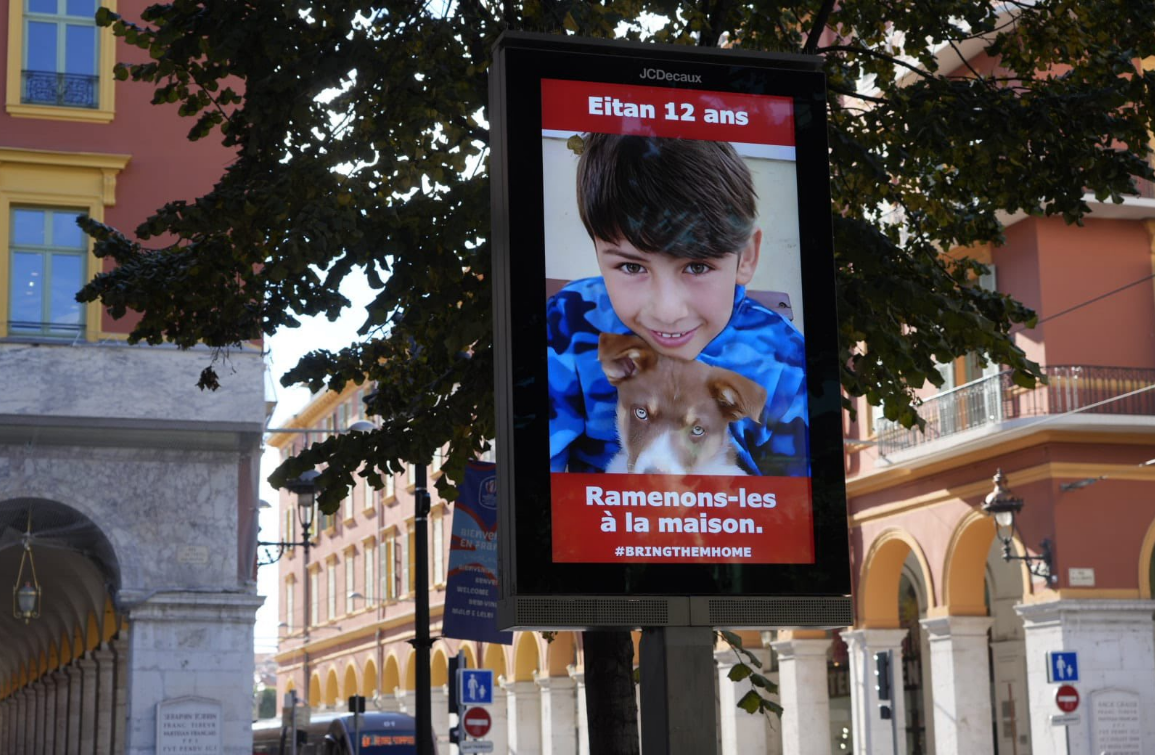 Pourquoi les visages des enfants otages du Hamas sont-ils affichés dans les rues de Nice?