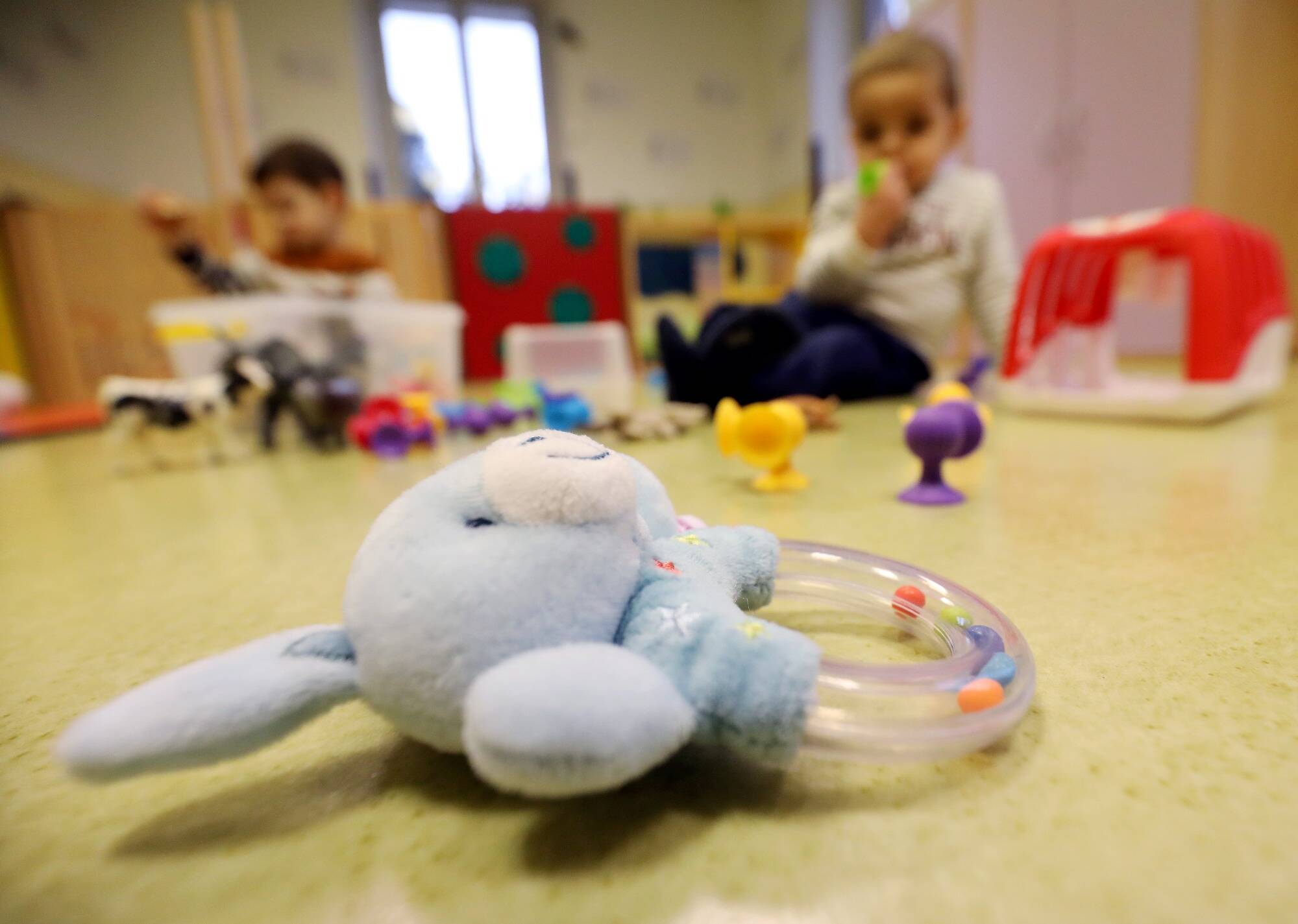 "Des années qu'on tire la sonnette d'alarme": les Alpes-Maritimes et le Var accusent une pénurie record de places en crèche et d'assistant maternel