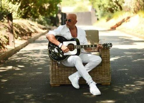 Après 30 ans de carrière, Pascal Obispo est toujours boulimique de projets: il nous raconte tout avant ses concerts à Nice et Toulon début décembre