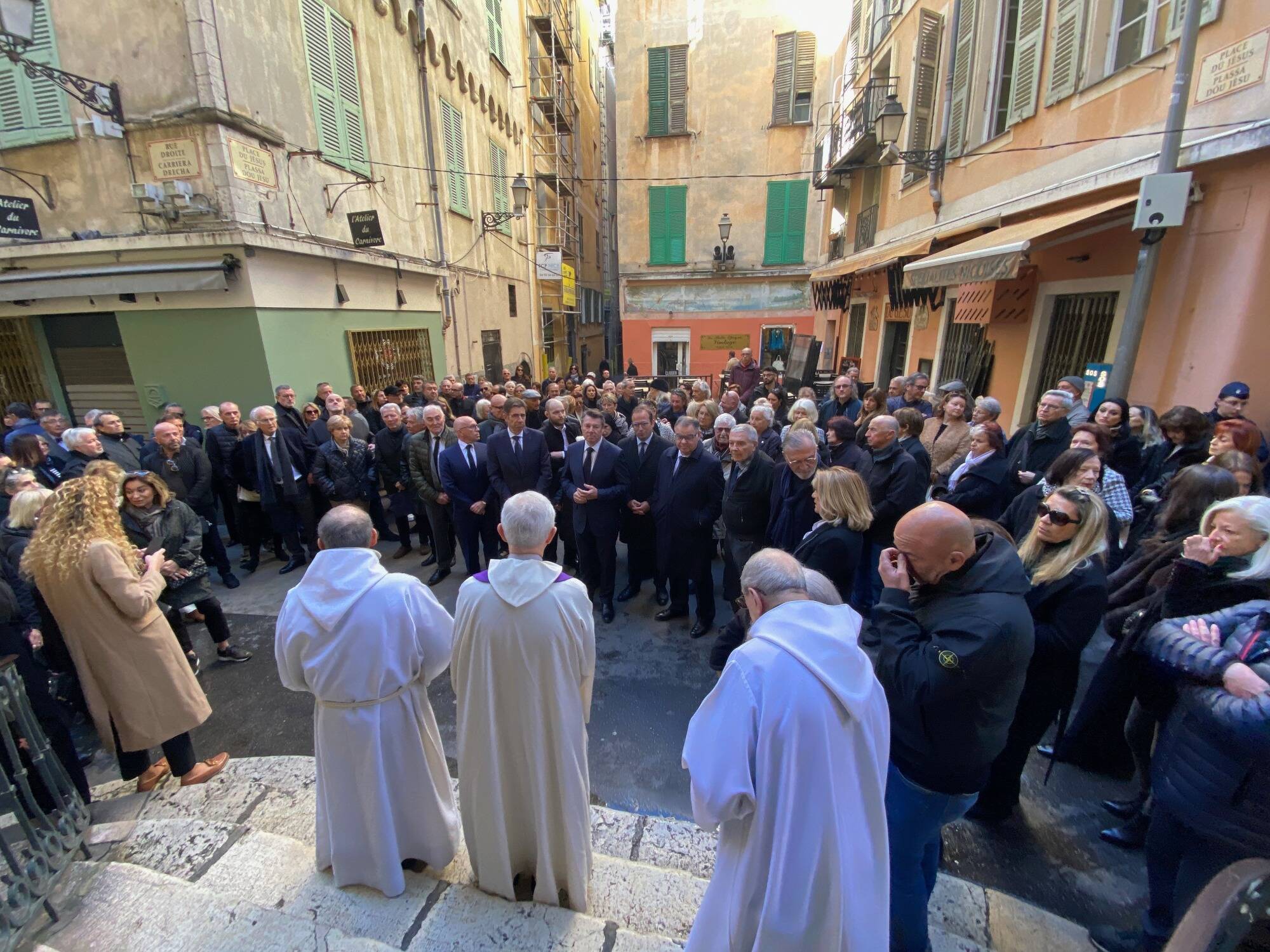 Beaucoup de monde dans le Vieux-Nice pour les obsèques de Lilou Dini, proche de Jacques Médecin