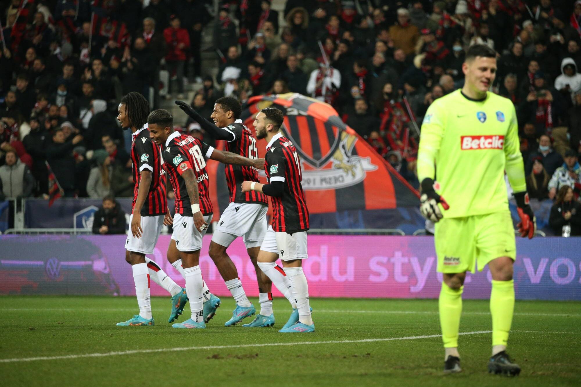Stengs avec classe, Gouiri buteur et passeur... Les notes des Niçois après leur victoire contre Versailles en demi finale de la Coupe de France