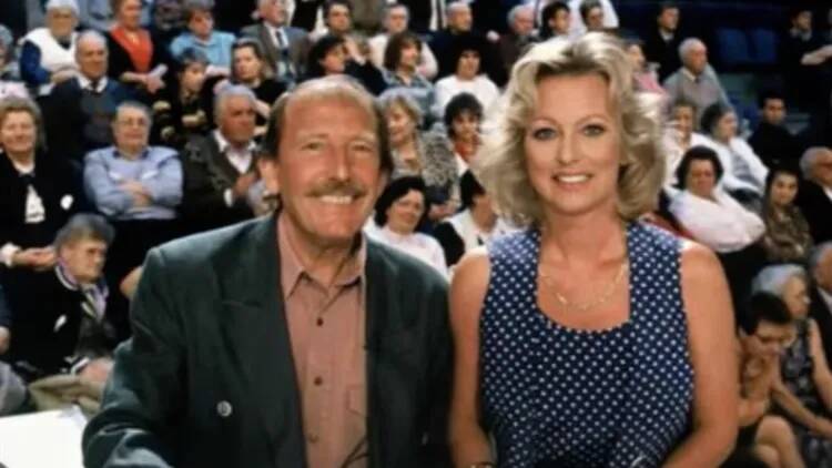 Figure culte de la télé et célèbre organiste de l'émission "Tournez manège!" sur TF1, Charly Oleg est mort