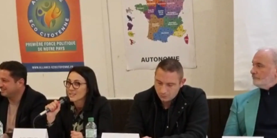 Jean-Marc Governatori et le leader des anti-pass, Oliv Oliv, lancent leur campagne présidentielle à Paris