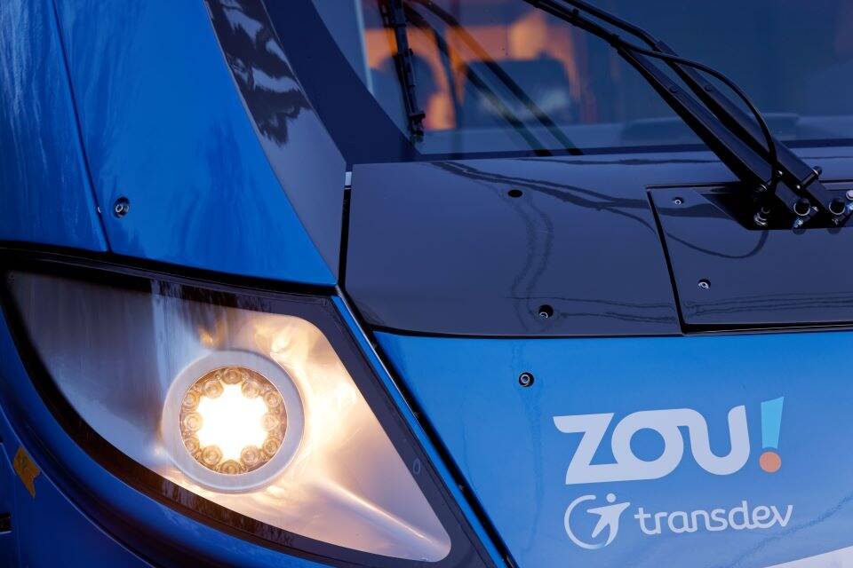 Alstom dévoile les rames du futur train Marseille-Toulon-Nice à Renaud Muselier qui tacle la SNCF