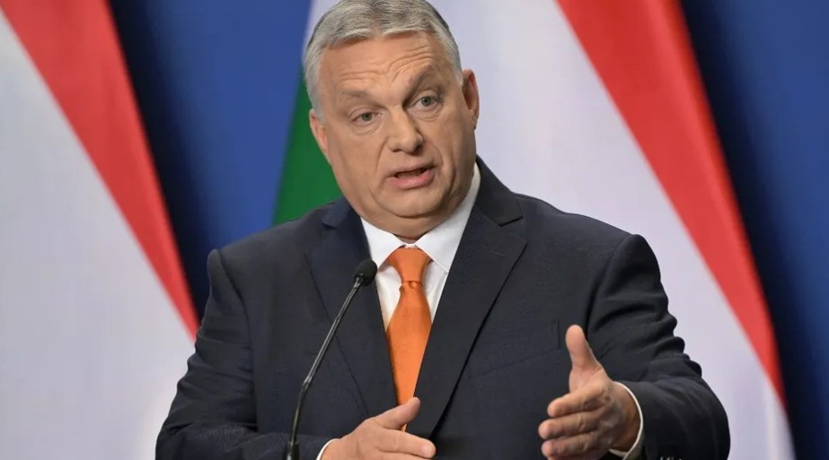 Le comité d'Auschwitz "horrifié": pourquoi les propos de Viktor Orban sur la "race" hongroise font-ils polémique?