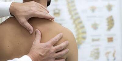 Risques d'AVC, fractures... Des médecins alertent sur les manipulations faites par certains ostéopathes