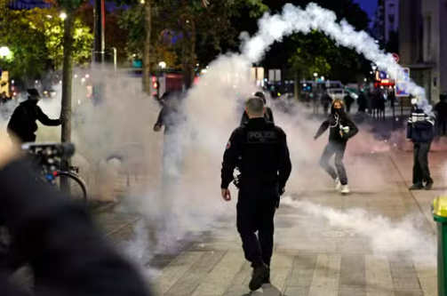 Une mobilisation sociale "moins intense que prévu" à la mi-journée ce jeudi 18 septembre: les images des manifestations en France