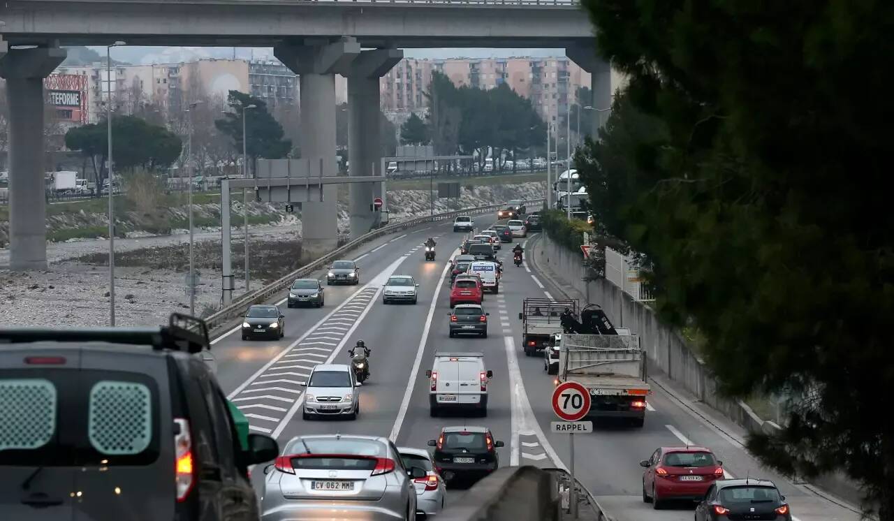 Un homme à scooter grièvement blessé après avoir percuté une barrière sur la pénétrante du Paillon fermée