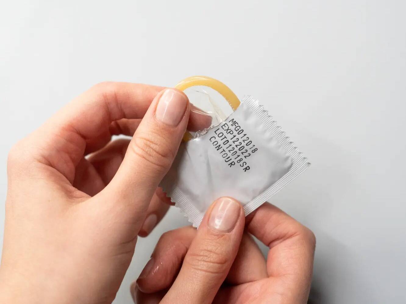 Emmanuel Macron annonce la gratuité des préservatifs pour les 18-25 ans à partir du 1er janvier