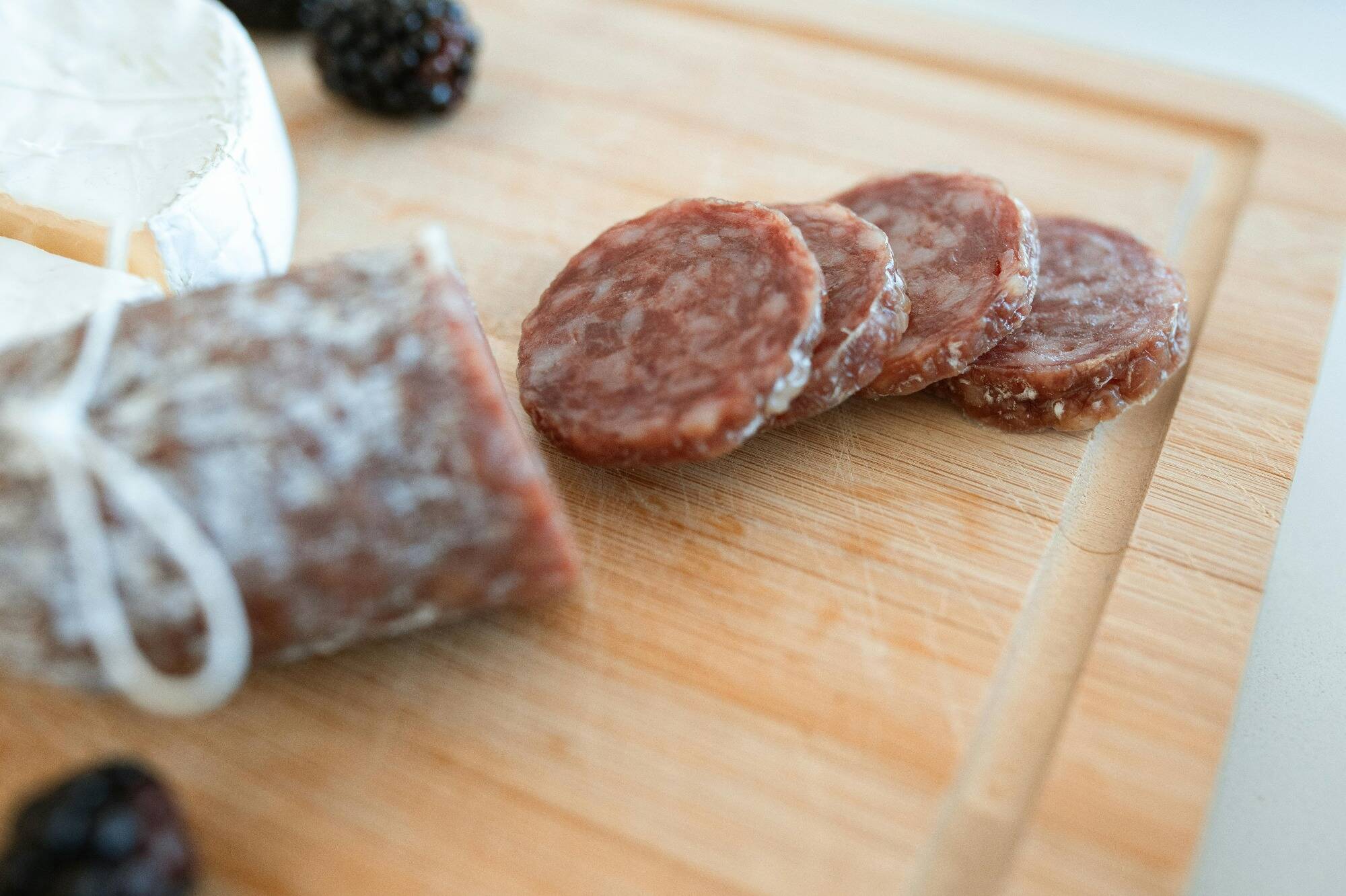 Des calendriers de l'avent garnis de saucissons vendus dans toute la France rappelés pour cause de possible listéria