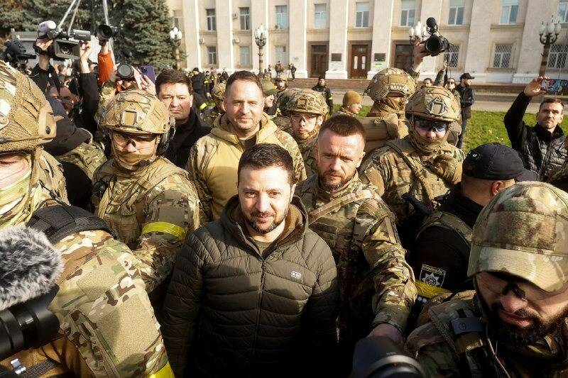 Guerre en Ukraine en direct: Volodymyr Zelensky visite la ville de Kherson, le Kremlin indique que la ville reste russe malgré le retrait