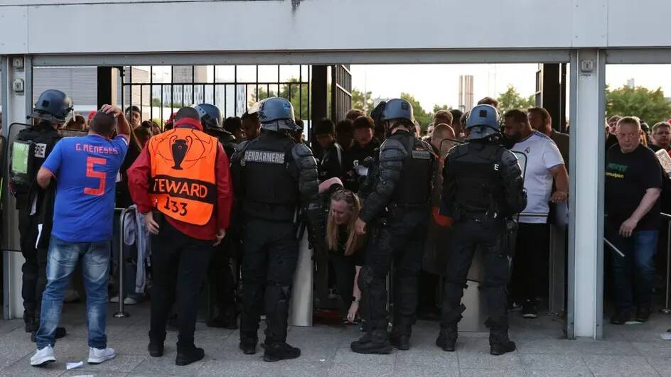 Une réunion ministérielle se tiendra lundi pour "cerner les dysfonctionnements" après les incidents aux abords du Stade de France