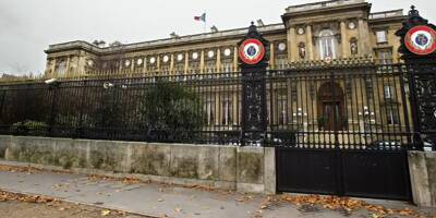 Paris expulse six espions russes 
