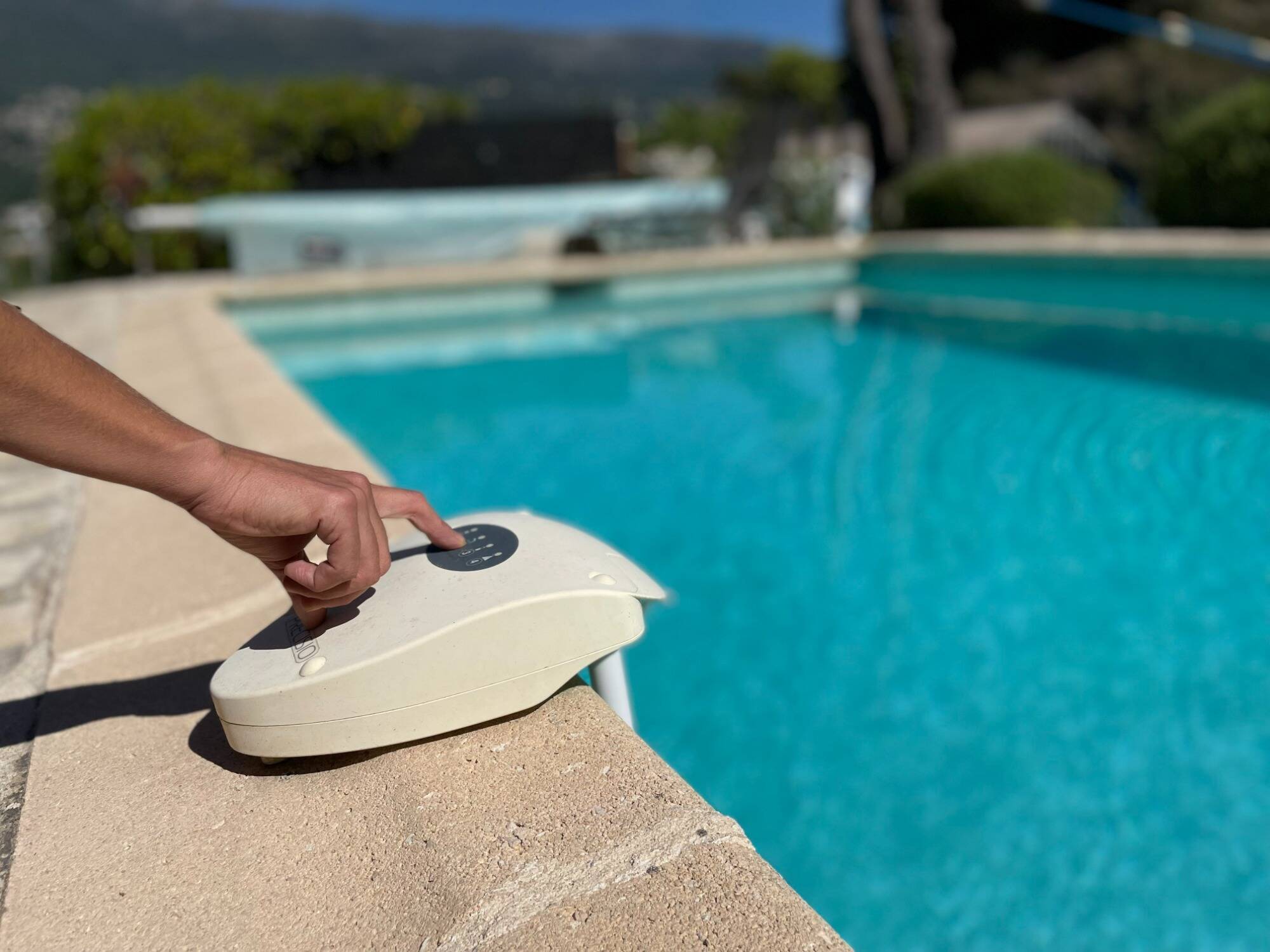 Tétraplégique après un accident dans une piscine qu'il squattait illégalement, il porte plainte contre les propriétaires