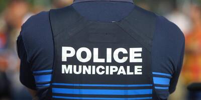 Trois policiers municipaux blessés après une collision à Cannes, le conducteur prend la fuite