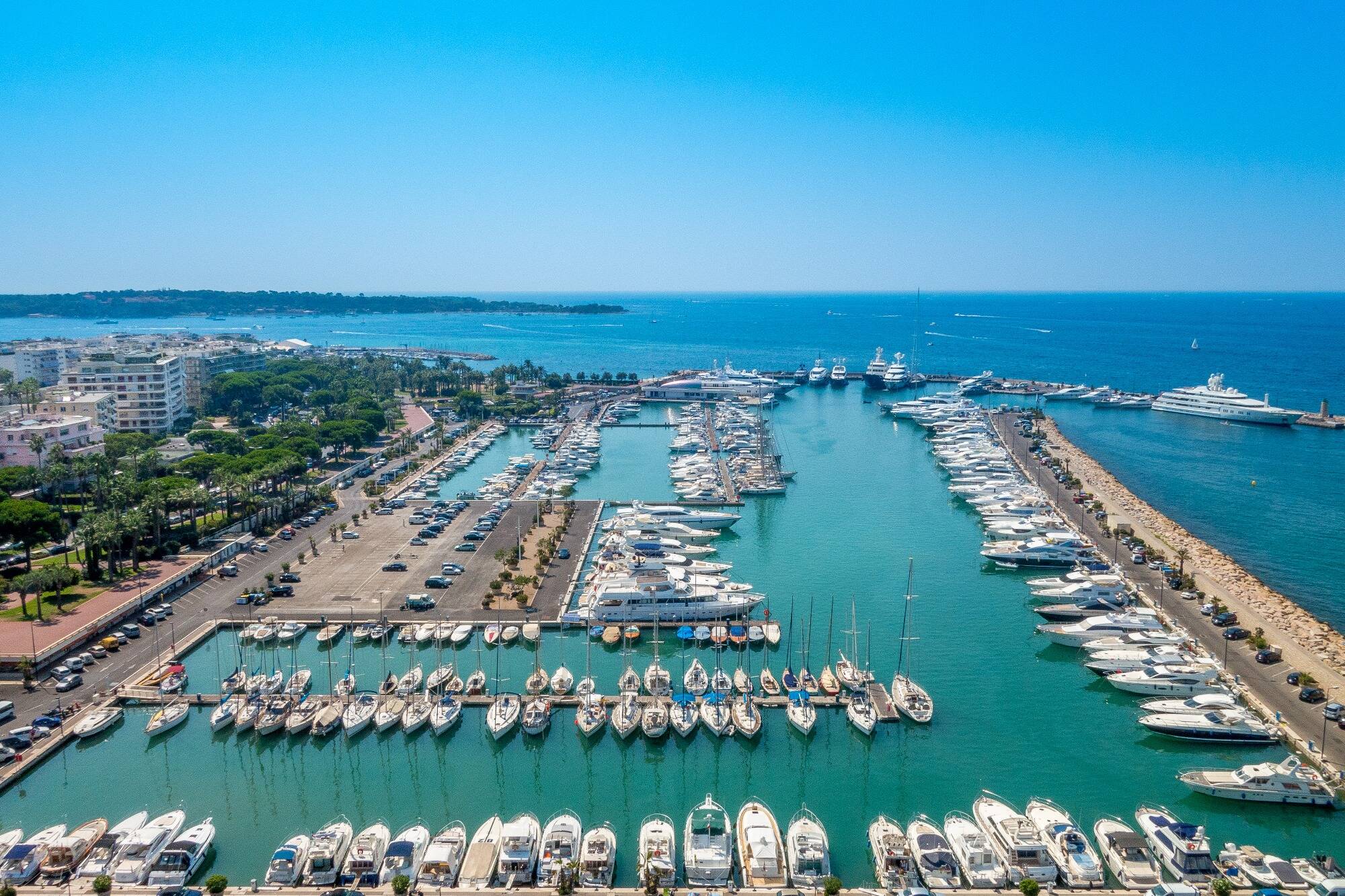 En présence du navigateur Olivier de Kersauson, le port Canto va fêter ses 60 ans à Cannes ce samedi 19 juillet
