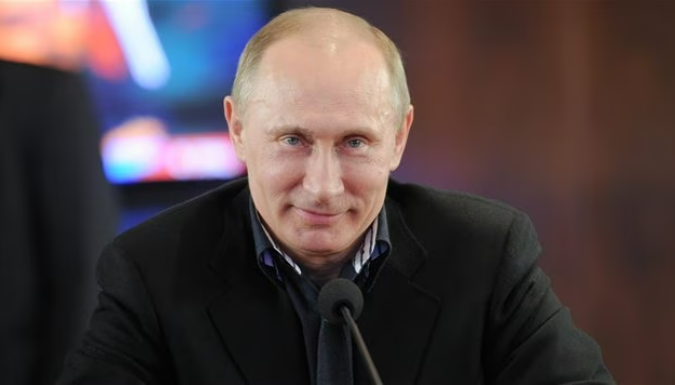 Pour Emmanuel Macron, Vladimir Poutine est un "ogre" qui "a besoin de continuer à manger" pour survivre