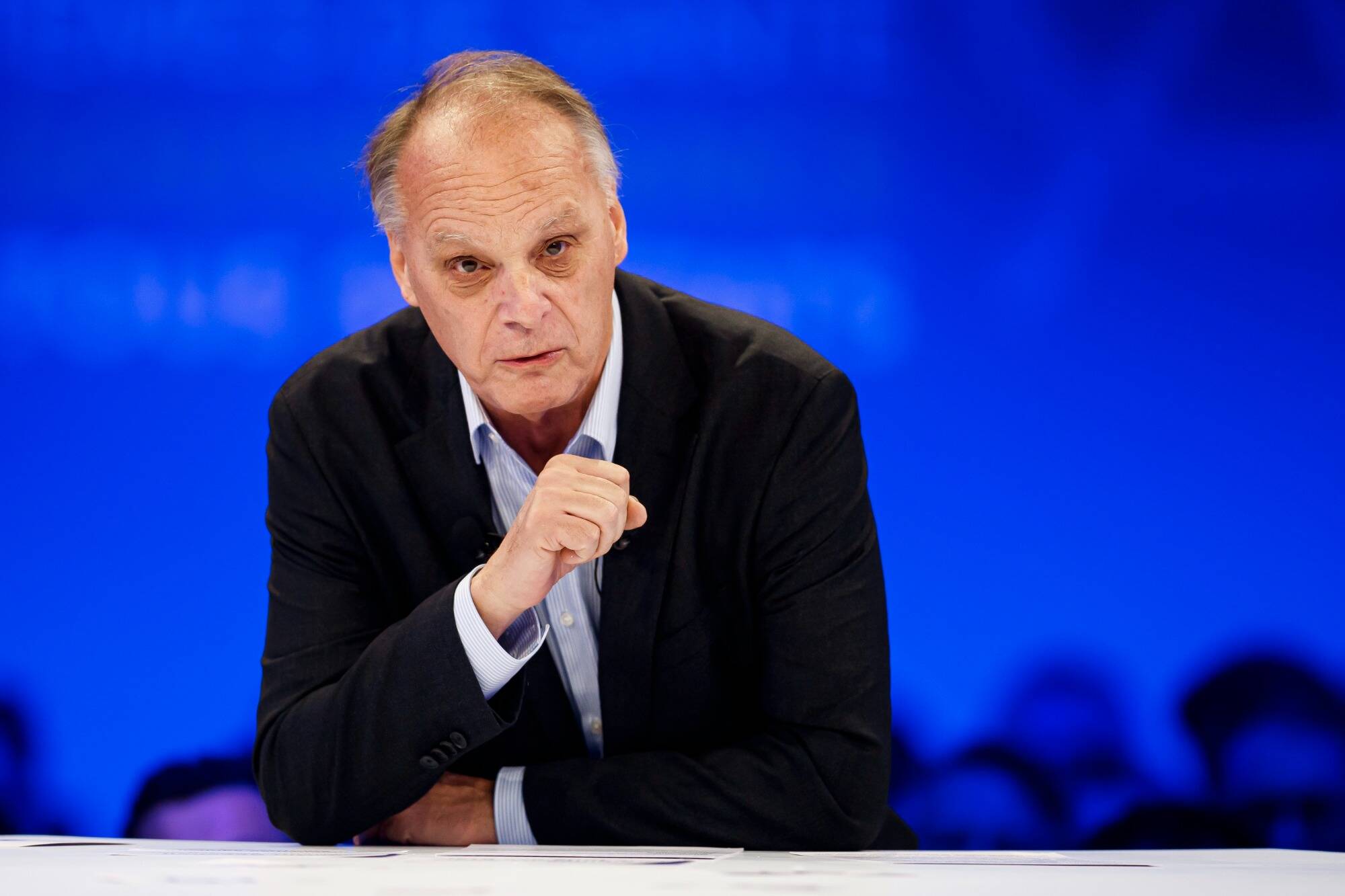 Commission sur le complotisme: en pleine controverse, le Pr Vallancien annonce sa démission