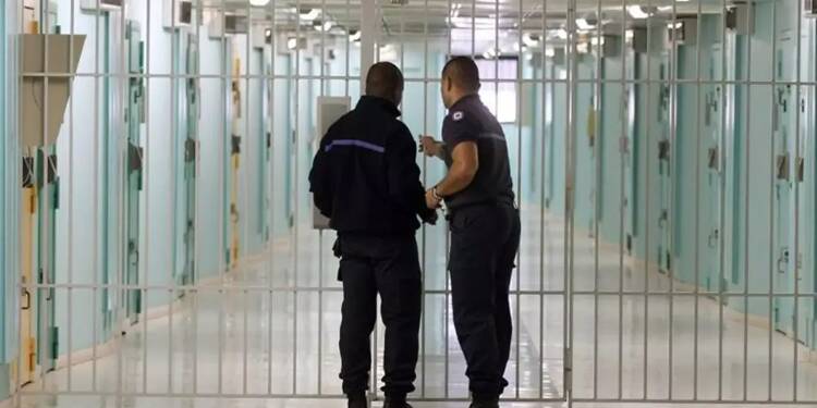 Trafics à la prison de Réau (Seine-et-Marne): six surveillants mis en examen, dont deux écroués