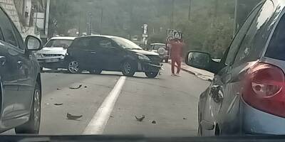 Un accident spectaculaire implique plusieurs véhicules à Contes