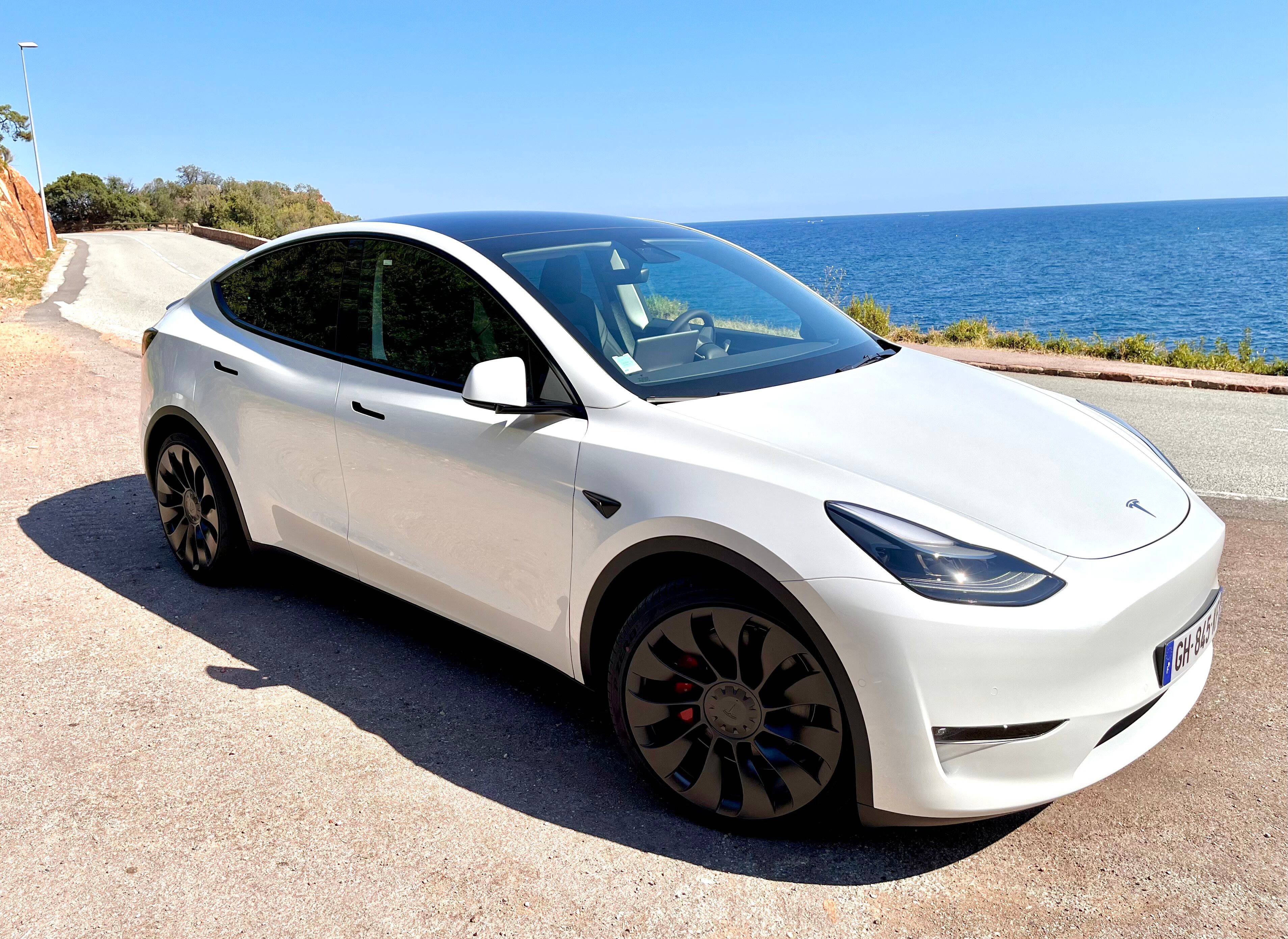 On a test la Tesla Model Y Performance Monaco Matin