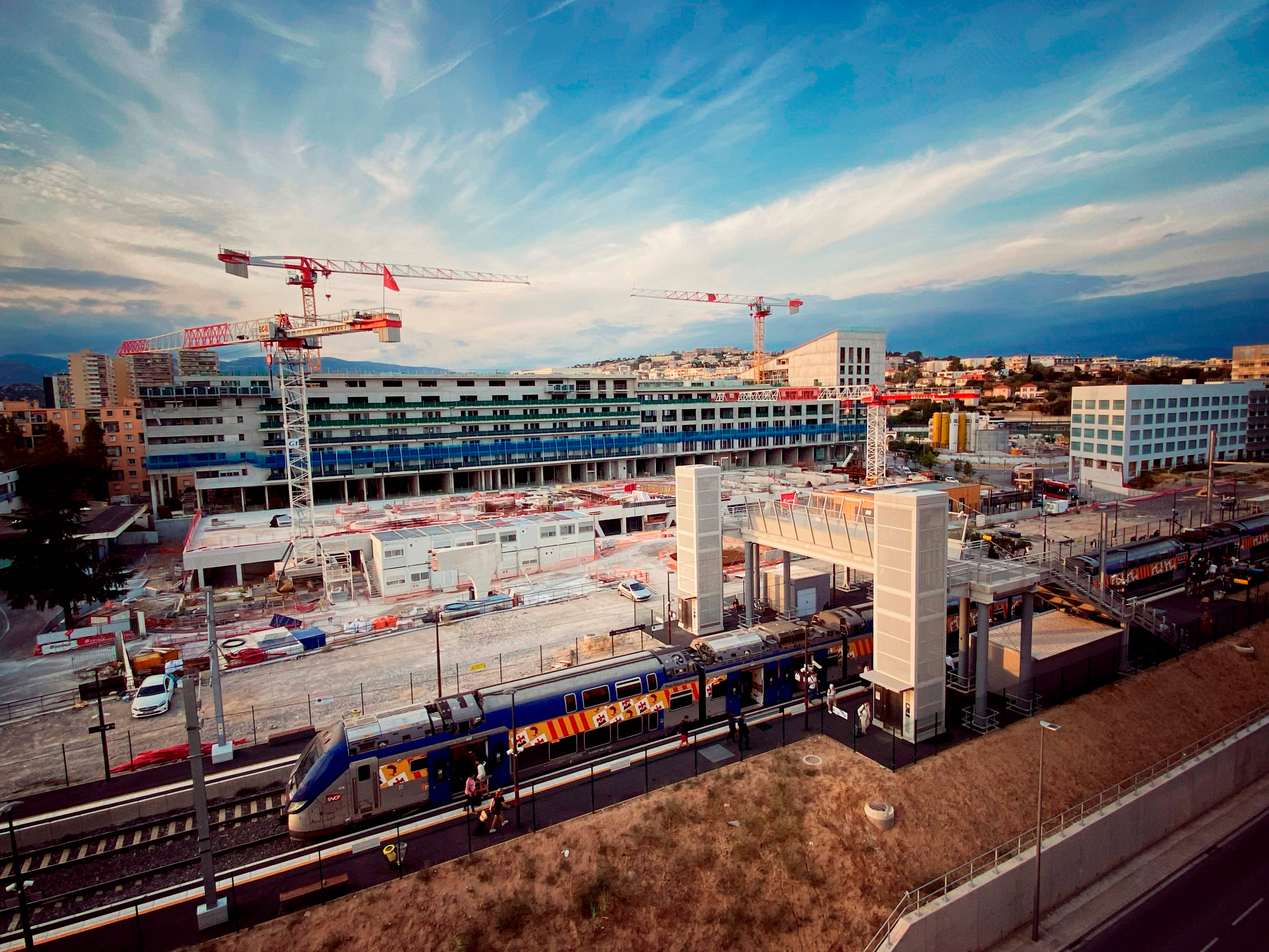 Immeubles qui s'enfoncent, tonnes d'eau pompées, expertise judiciaire en cours... Les chantiers du Grand Arénas sur des sables mouvants à Nice