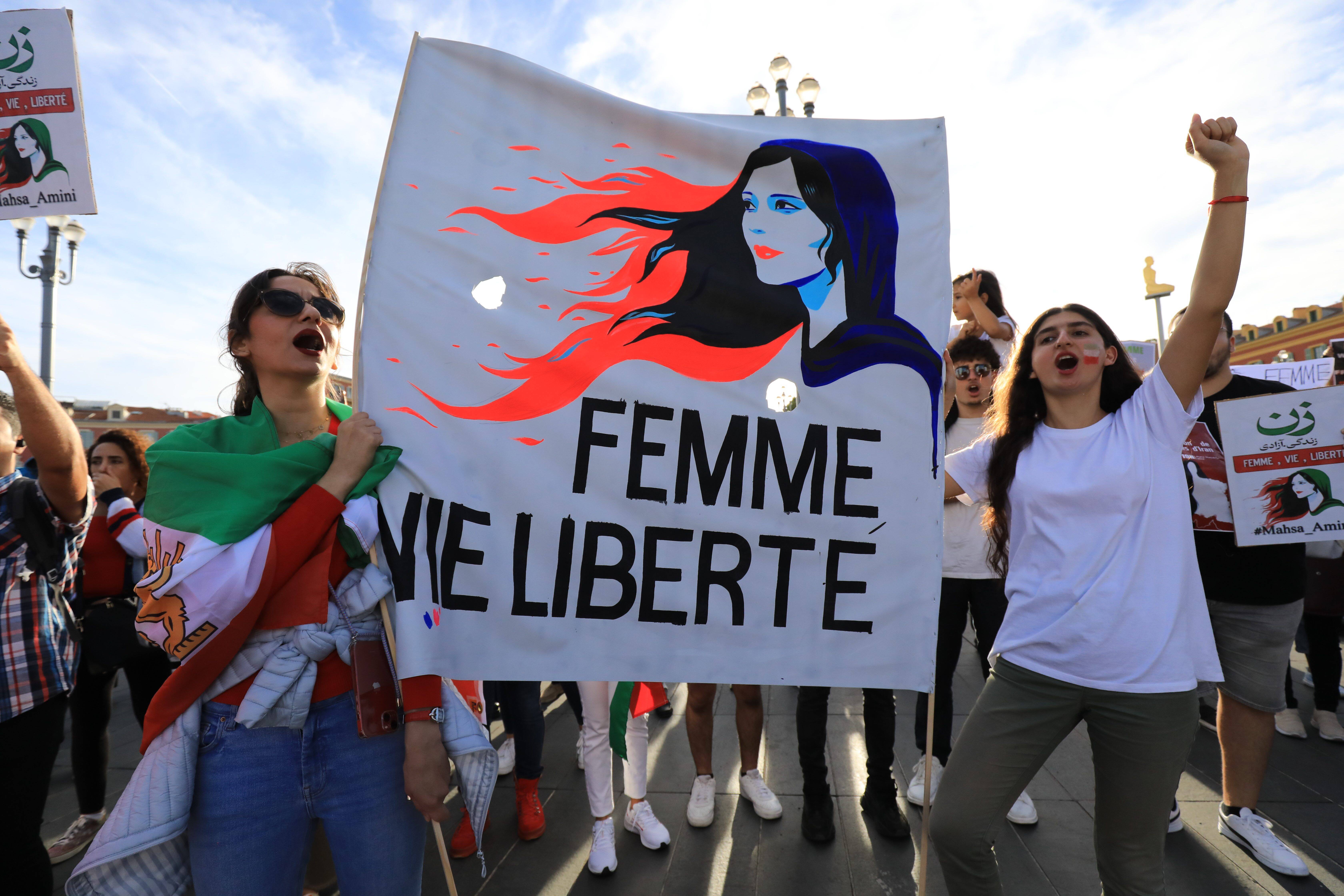 Etre une femme en Iran c'est intenable": un rassemblement en soutien aux Iraniennes à Nice - Nice-Matin