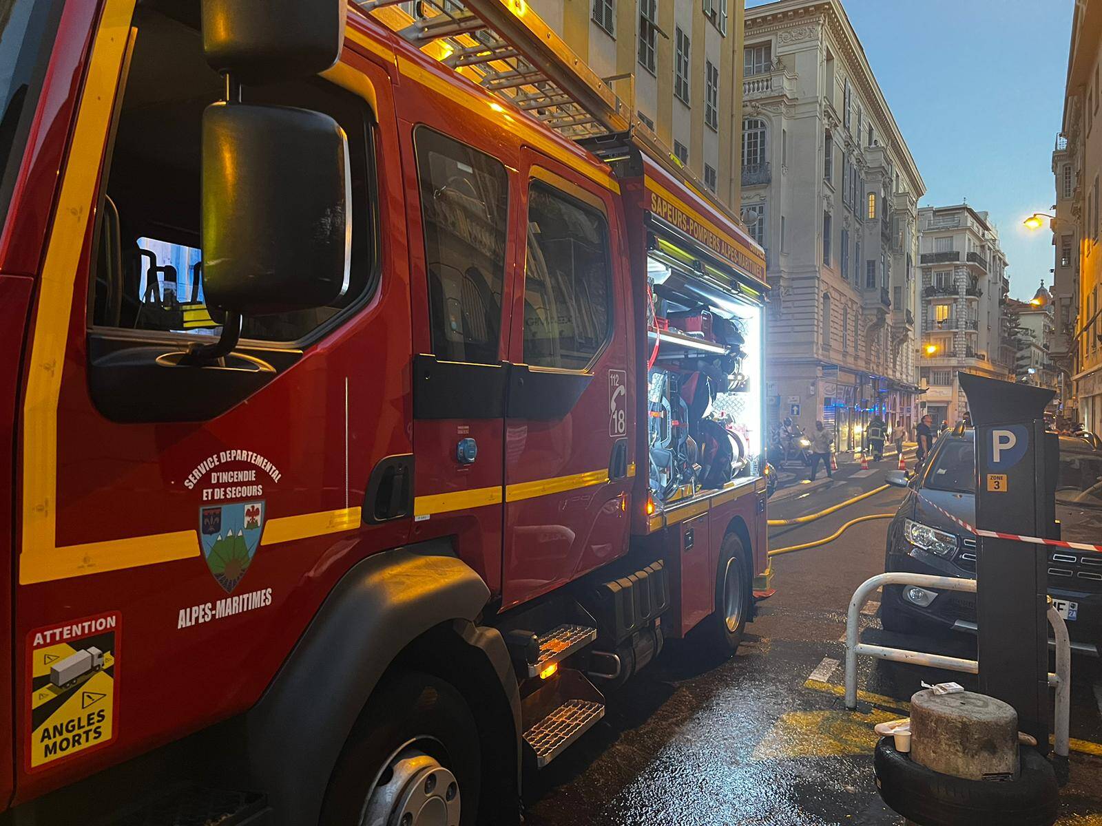 Un feu s'est déclaré rue Paganini à Nice ce jeudi soir, une intervention des pompiers est en cours