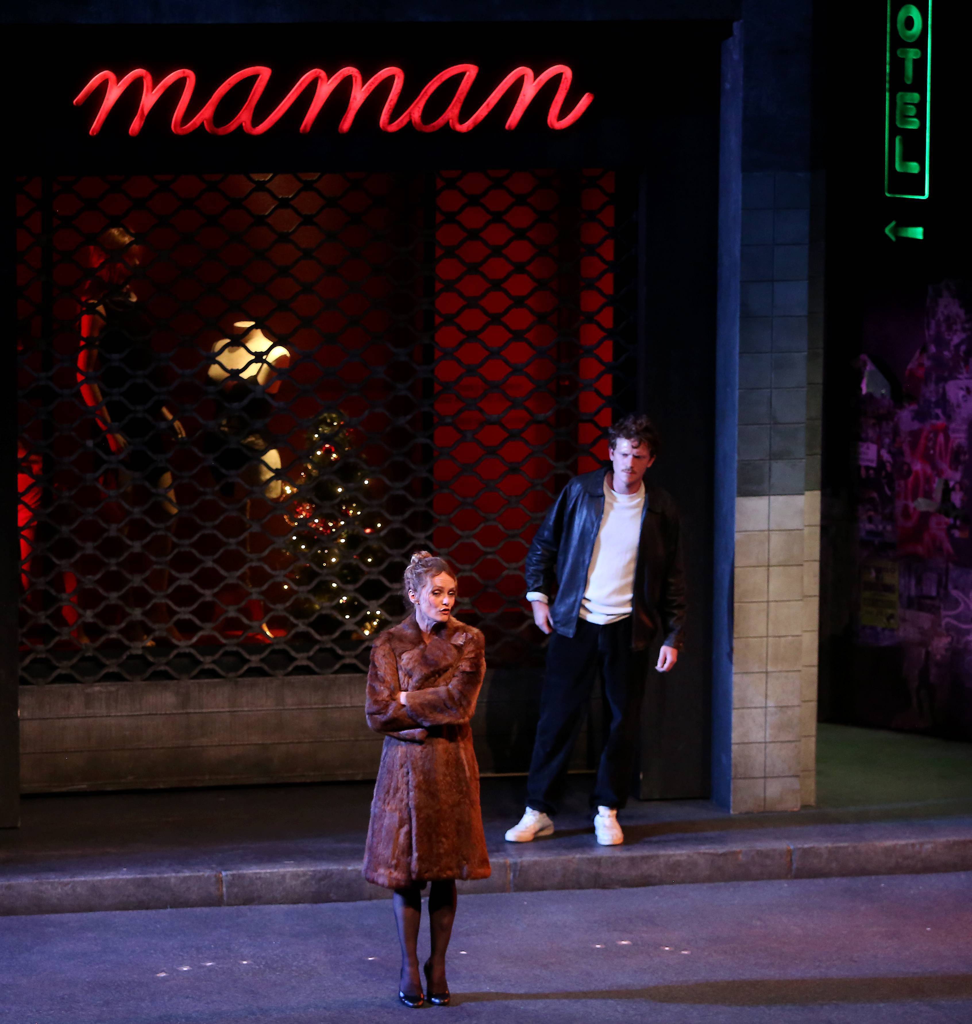 Vanessa Paradis sur scène à Sainte-Maxime et à Toulon dans un drôle de drame nommé "Maman"