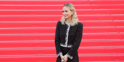 L'actrice anglo-américaine Emily Blunt immortalise ses empreintes à Cannes