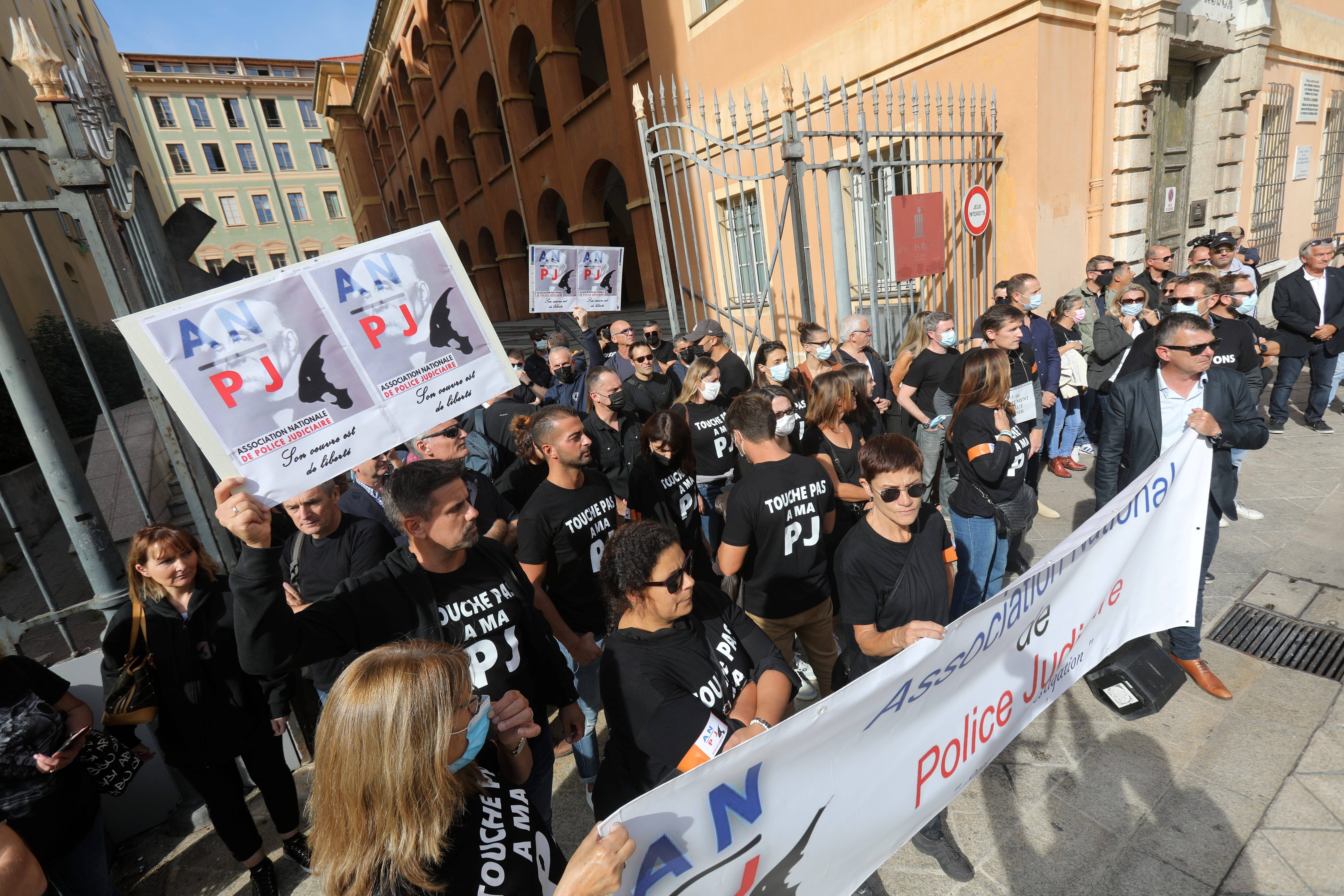 "Pourquoi toucher à quelque chose qui fonctionne?". A Nice comme à Toulon, ils ont manifesté contre la réforme de la Police judiciaire