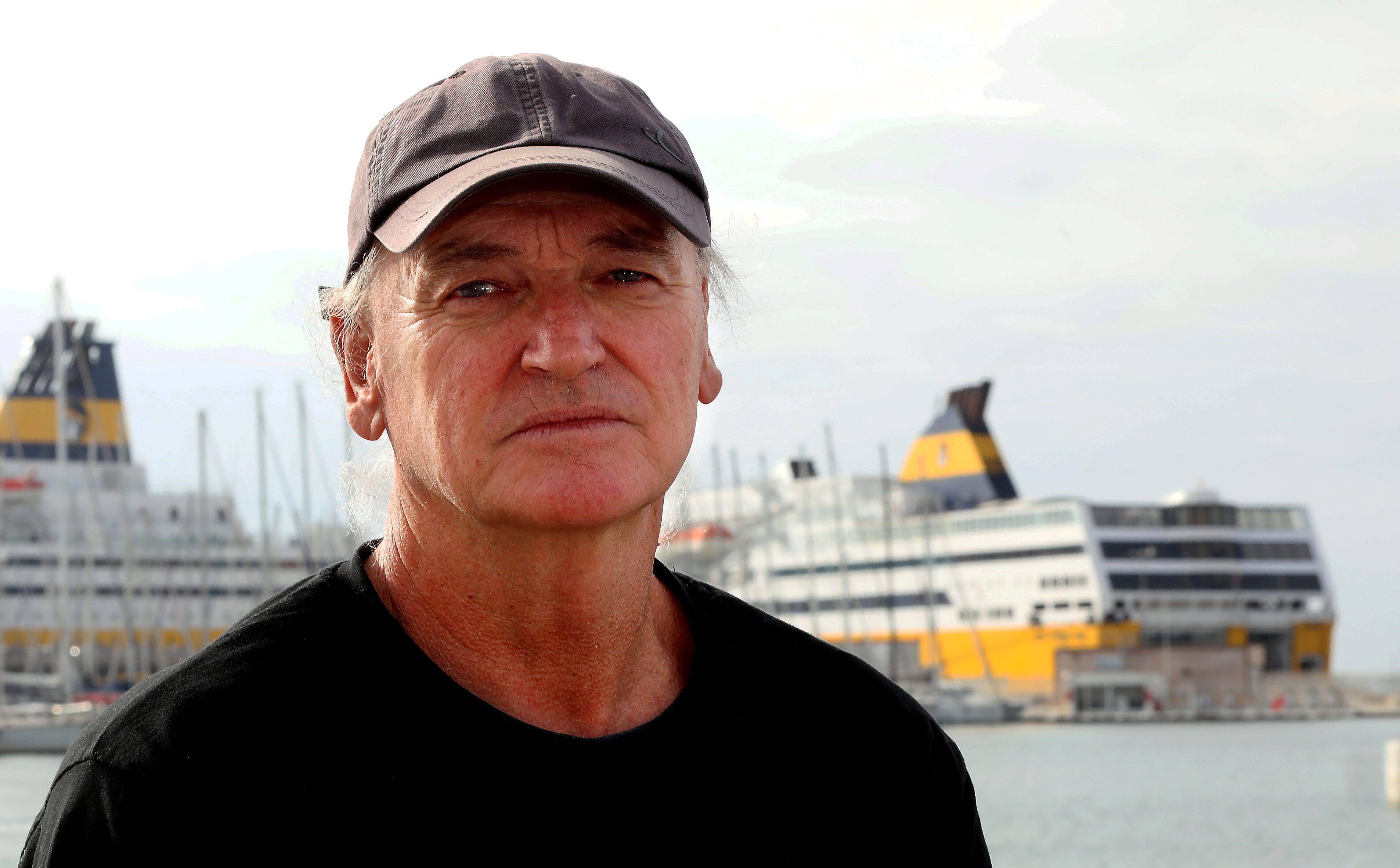 "Le Valiant Lady crache comme 35.000 voitures": un ex-commandant de ferry part en guerre contre les fumées des croisiéristes à Toulon