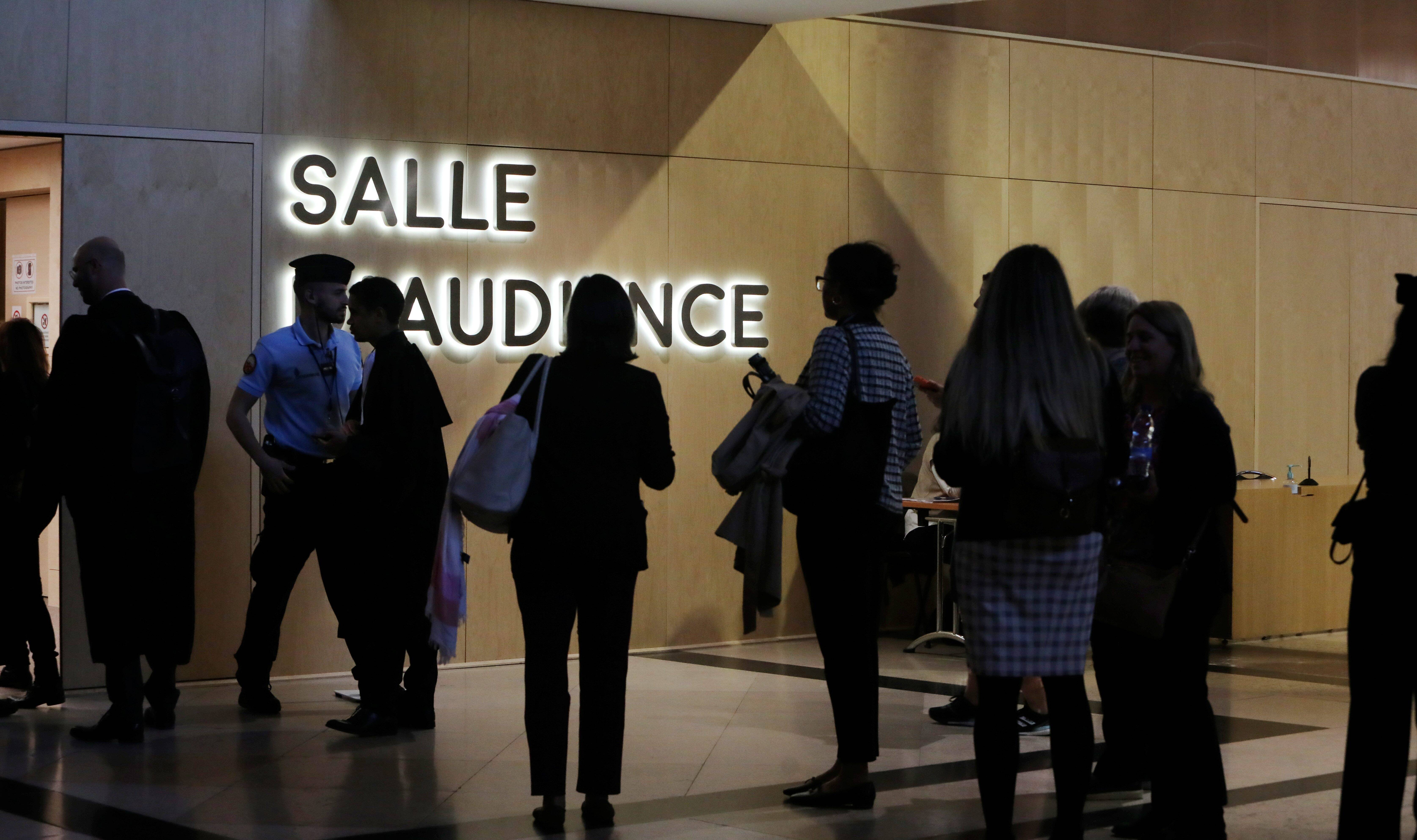 "Comment se préparer au procès, l'affronter et gérer l'après": le frère d'un rescapé de la tuerie de Charlie Hebdo livre le travail de l'association AFVT