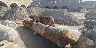 Deux canons d'époque découverts au port Vauban à Antibes