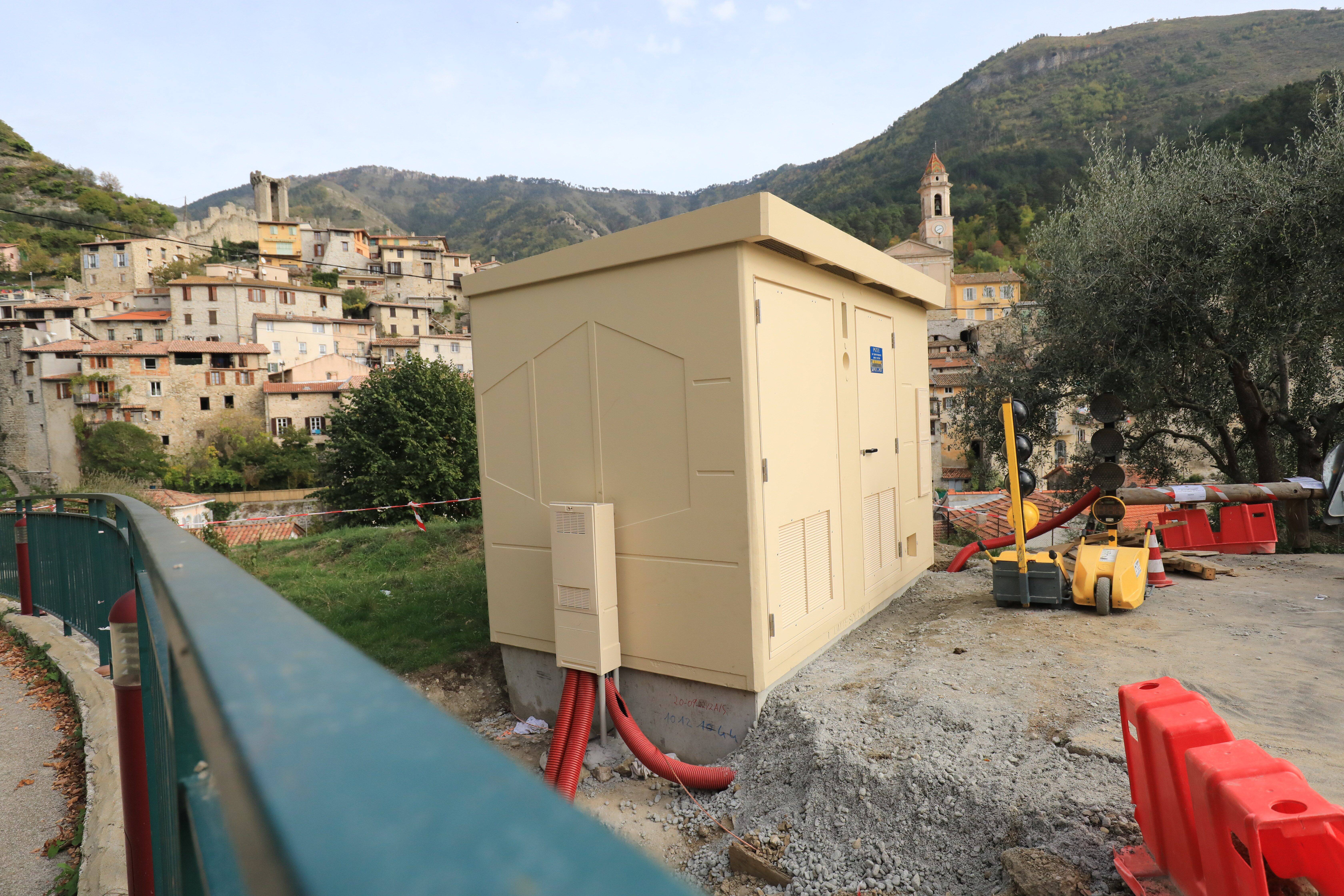 "C'est une carte postale dénaturée": elle se bat contre un transformateur électrique qui lui gâche la vue