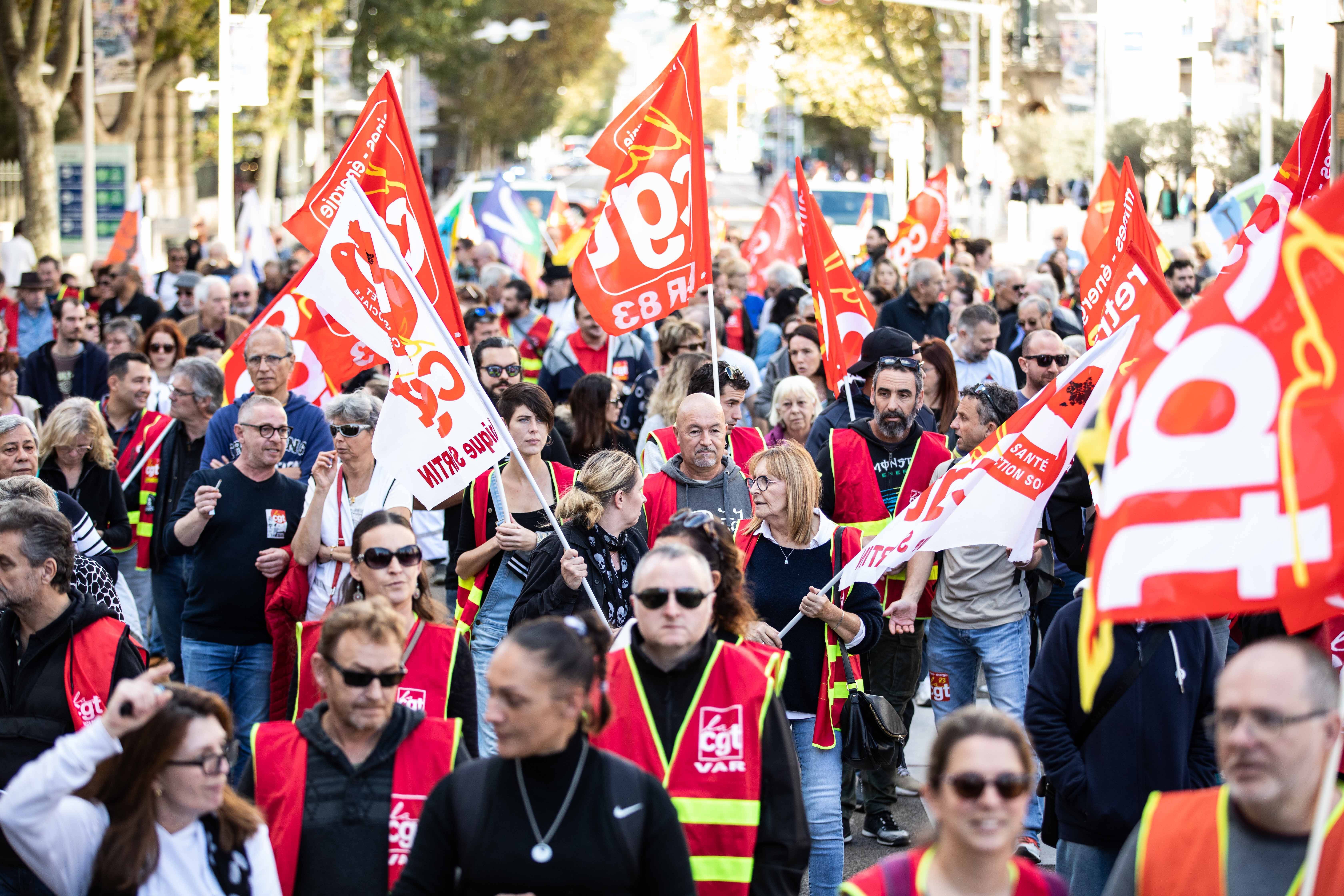 300 manifestants dans les rues de Toulon ce jeudi matin