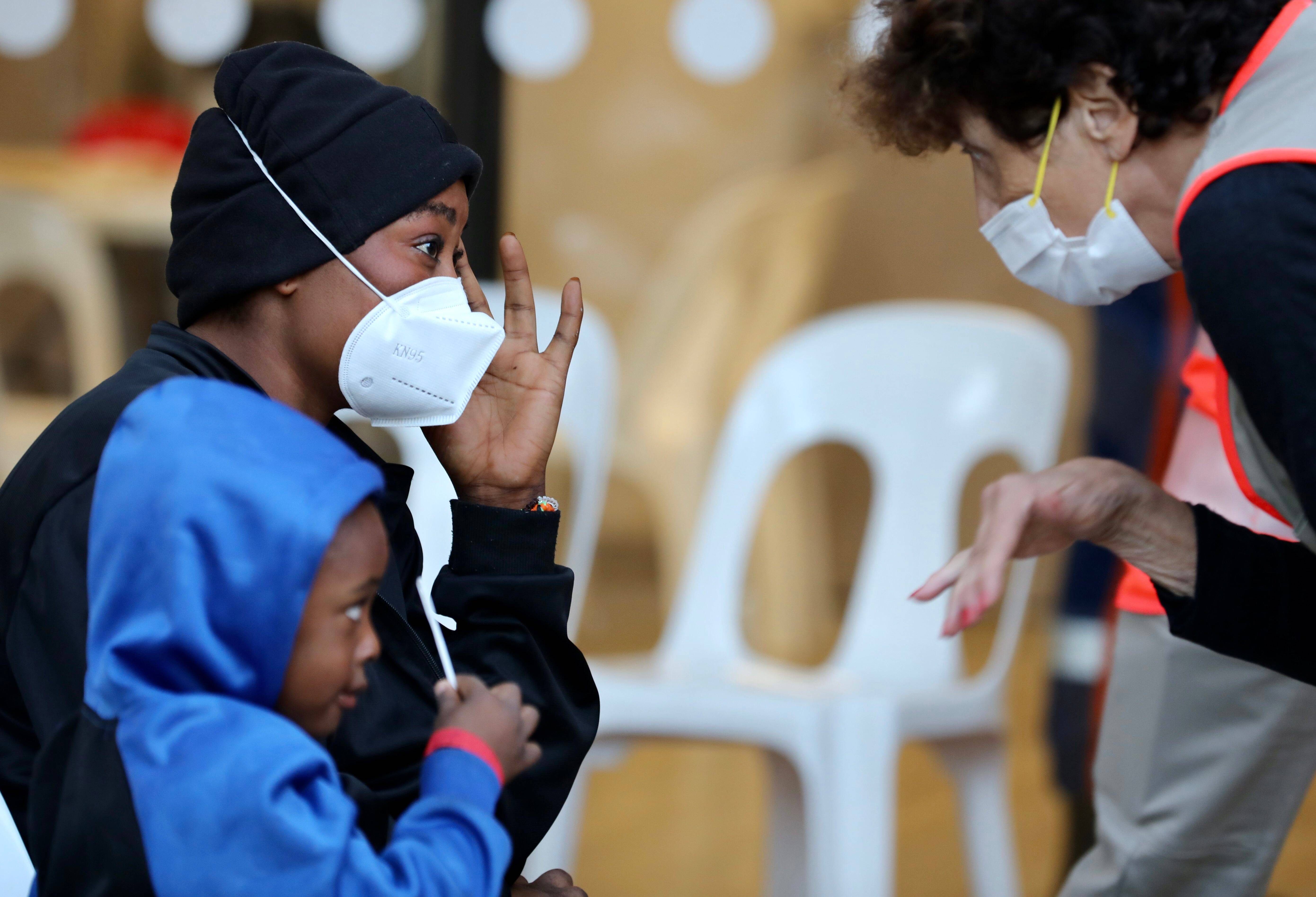 "Des conditions dignes mais chiches"... Voici à quoi ressemble le centre qui accueille les migrants de l'Ocean Viking