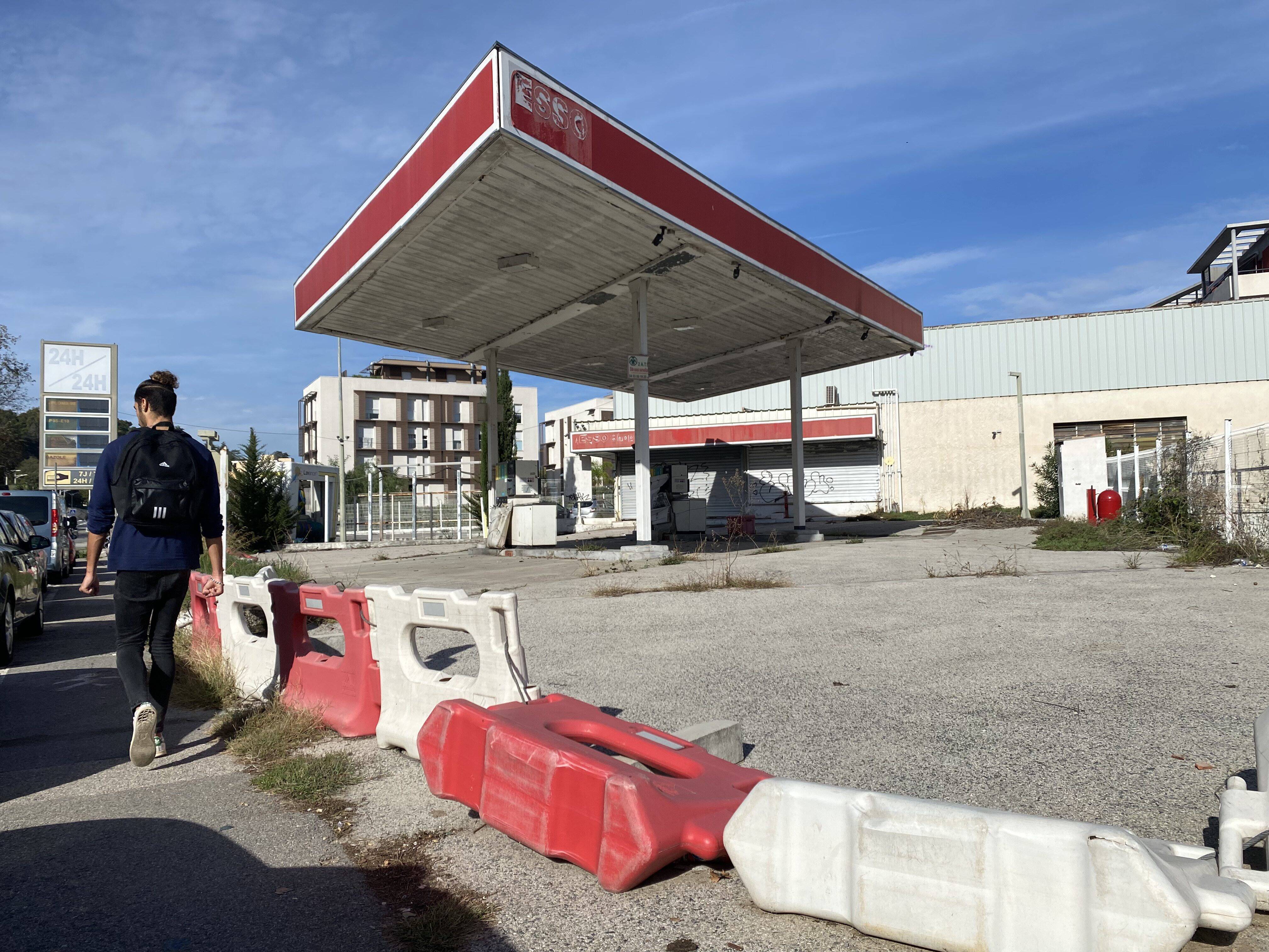"Cette verrue est là depuis des années": ce que l'on sait de cette station essence abandonnée à Cagnes-sur-Mer