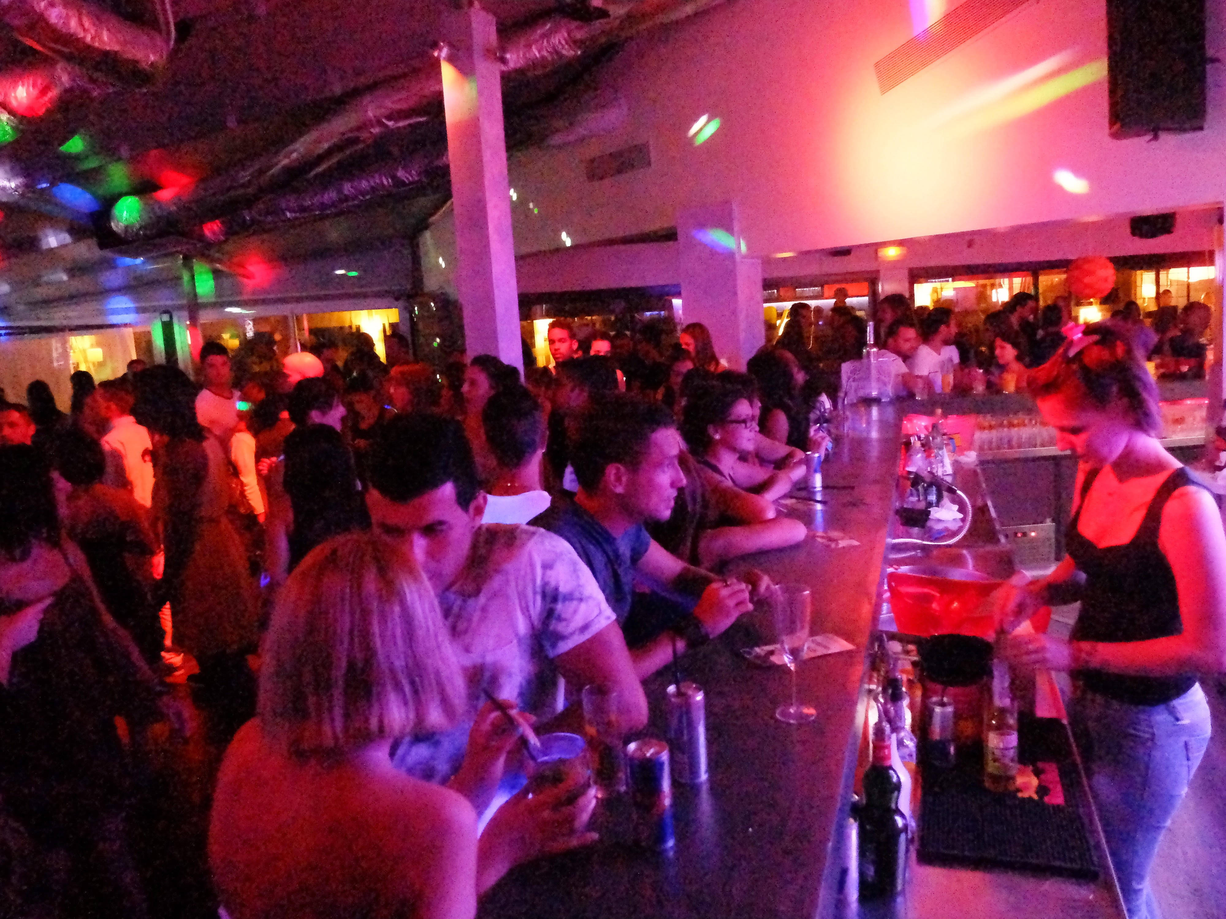 "Désormais, c'est dans le centre-ville que tout se passe": que reste-t-il des nuits mourillonnaises?