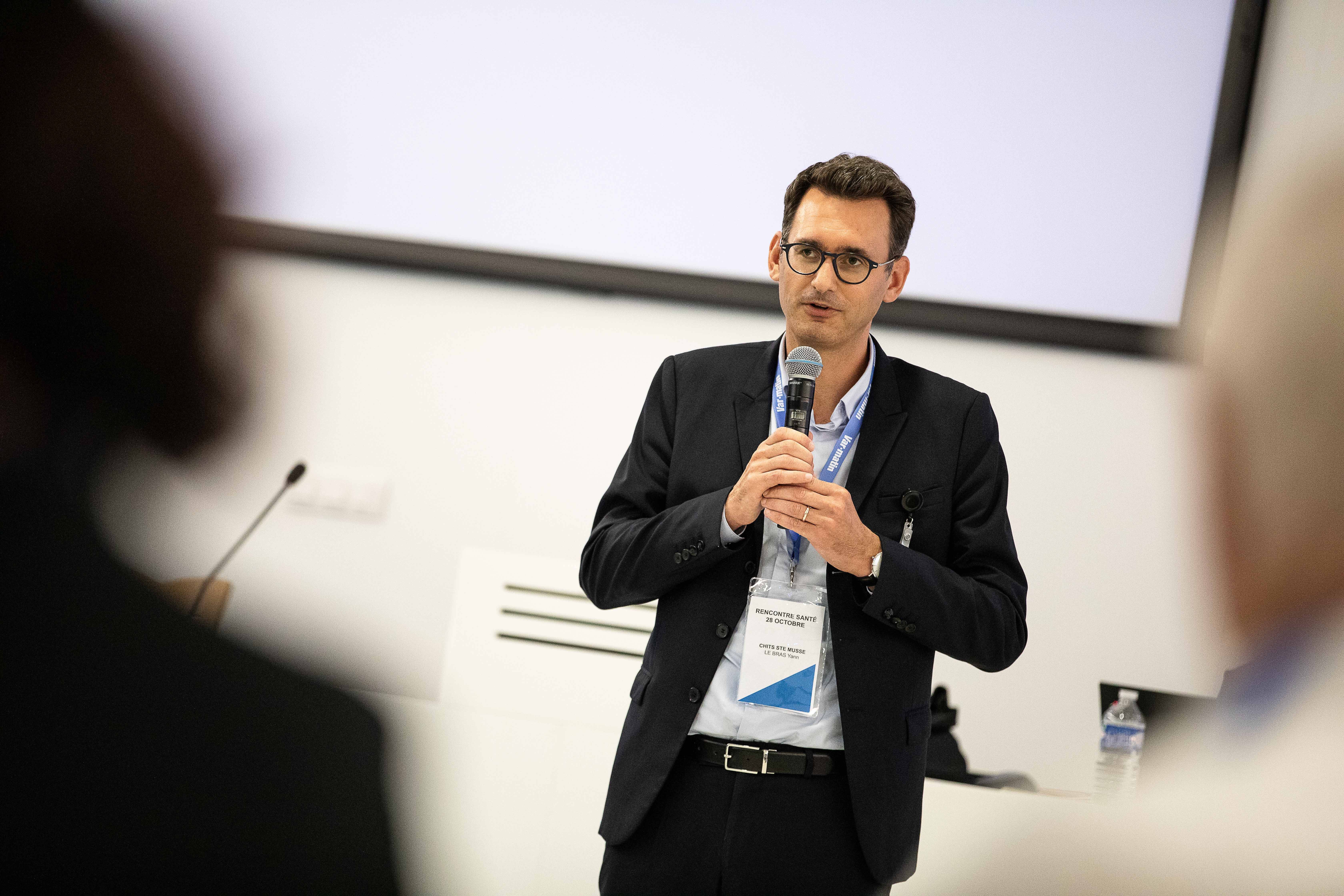 Réintégrer les soignants non vaccinés, "ça ne changerait rien au fonctionnement des établissements", selon le directeur du centre hospitalier Toulon-La Seyne