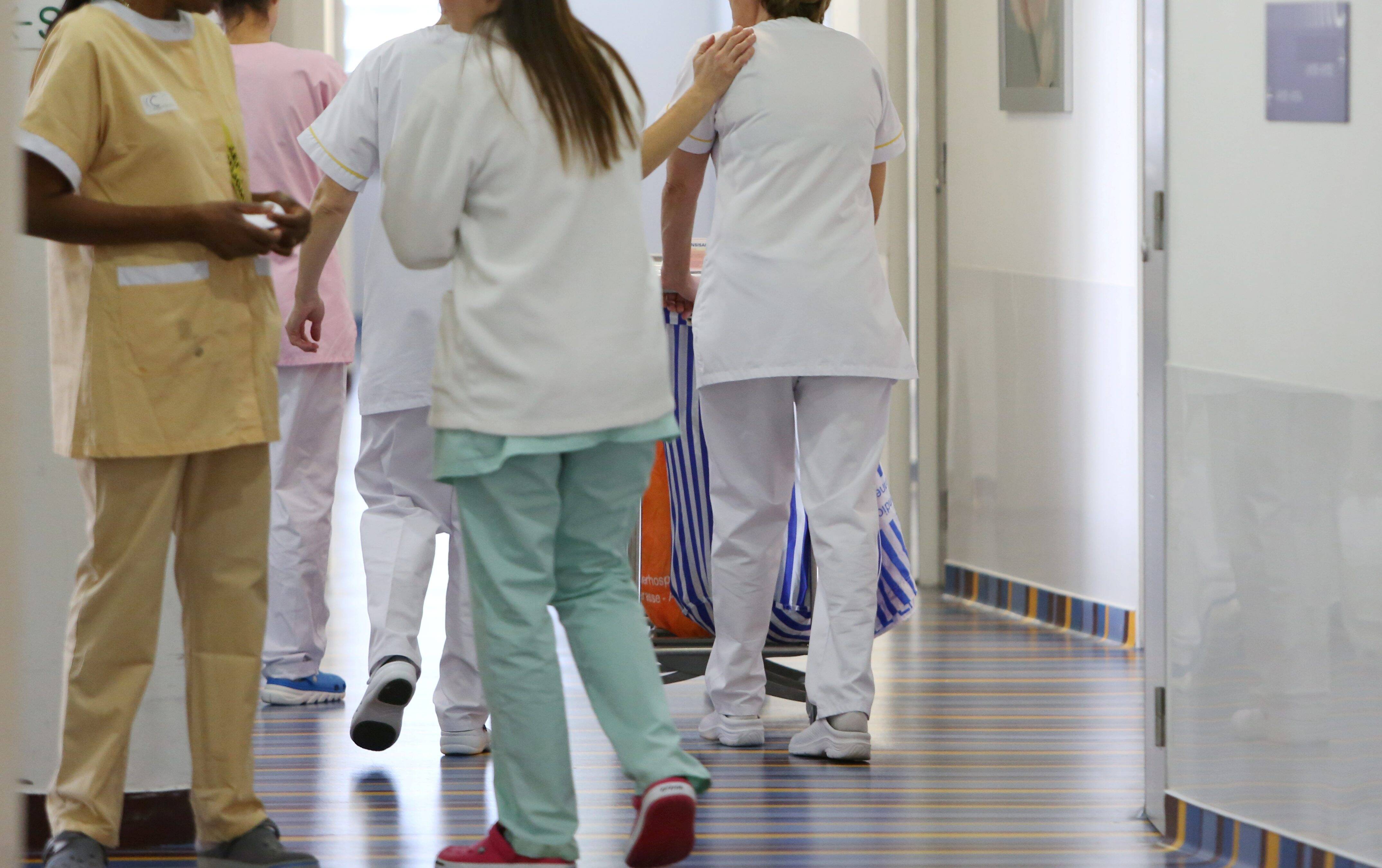 "Ça a été très brutal, j'en ai fait une dépression": suspendue faute de vaccin anti-Covid, cette infirmière varoise témoigne